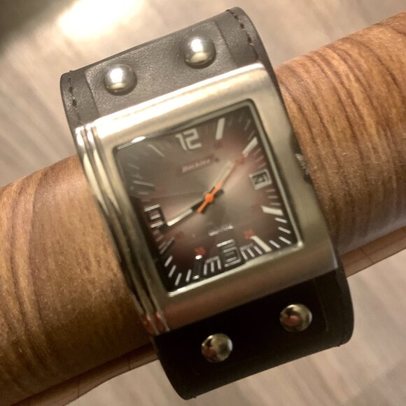 DICKIES Watch, NEVER WORN/NEW, Wide Cuff Band Genuine Brown Leather, Date, 9" - Picture 5 of 5